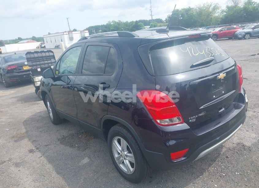 Photo 3 of 2021 Chevrolet Trax AWD LT (VIN KL7CJPSM5MB374551)