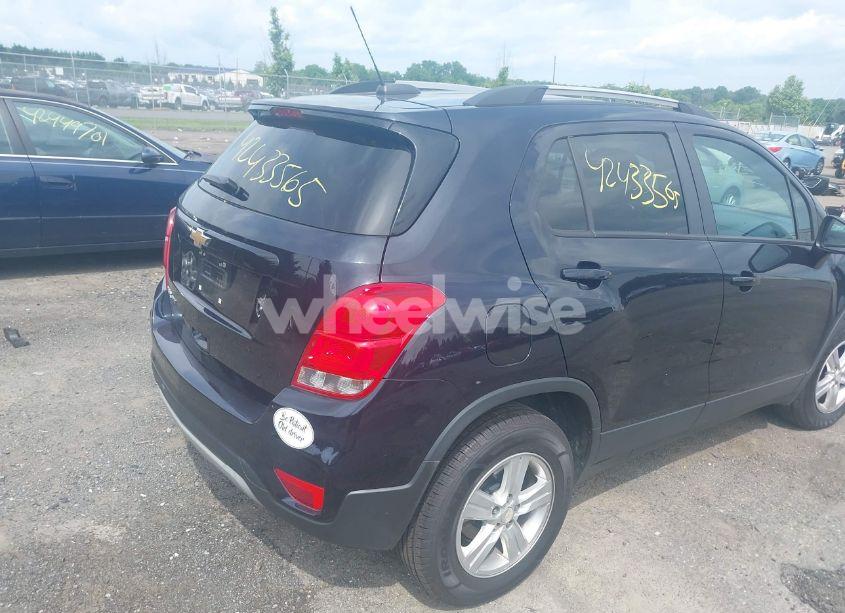 Photo 4 of 2021 Chevrolet Trax AWD LT (VIN KL7CJPSM5MB374551)