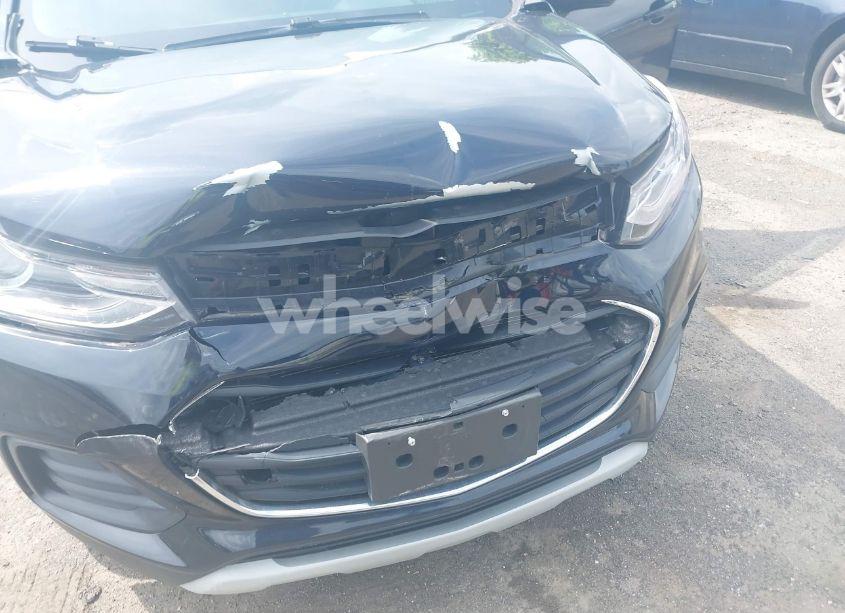 Photo 6 of 2021 Chevrolet Trax AWD LT (VIN KL7CJPSM5MB374551)