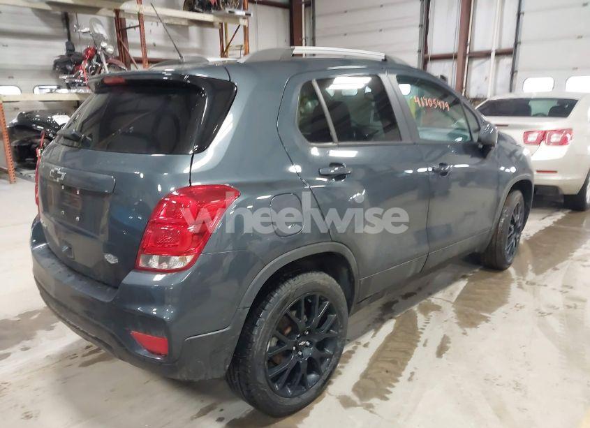 Photo 4 of 2021 Chevrolet Trax AWD LT (VIN KL7CJPSM6MB370797)