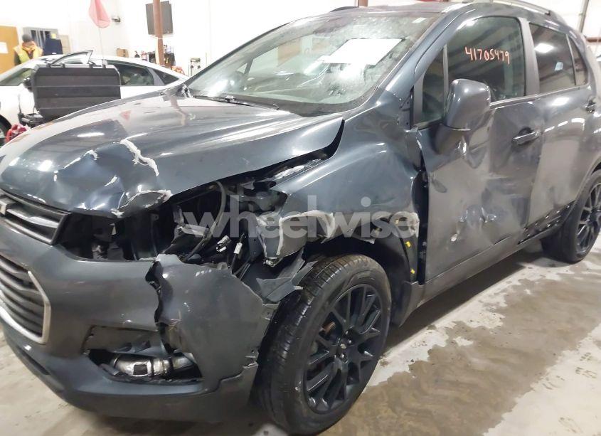 Photo 6 of 2021 Chevrolet Trax AWD LT (VIN KL7CJPSM6MB370797)