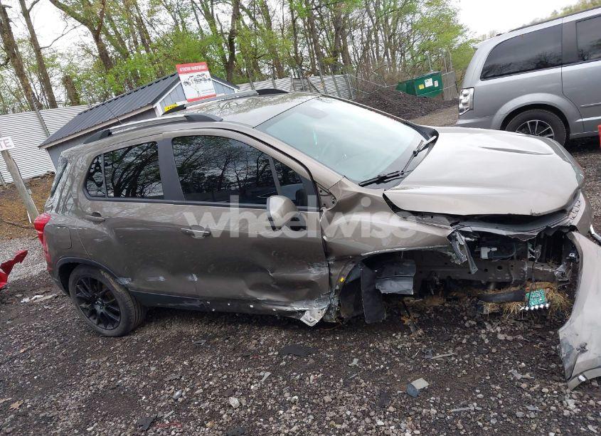 Photo 14 of 2022 Chevrolet Trax AWD LT (VIN KL7CJPSM7NB541431)