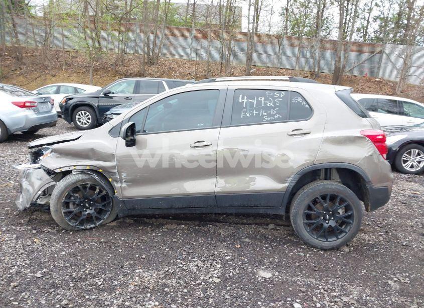 Photo 15 of 2022 Chevrolet Trax AWD LT (VIN KL7CJPSM7NB541431)