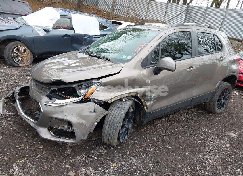 Photo 2 of 2022 Chevrolet Trax AWD LT (VIN KL7CJPSM7NB541431)