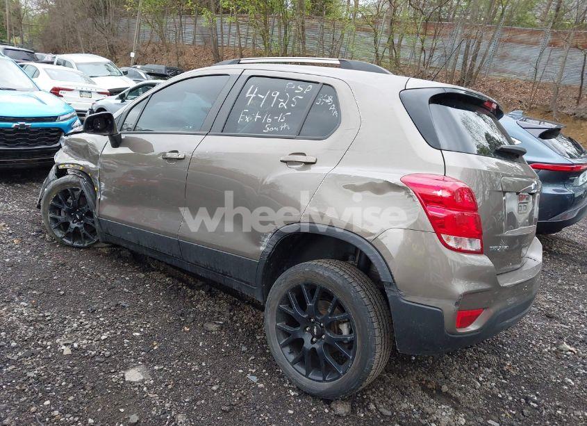 Photo 3 of 2022 Chevrolet Trax AWD LT (VIN KL7CJPSM7NB541431)