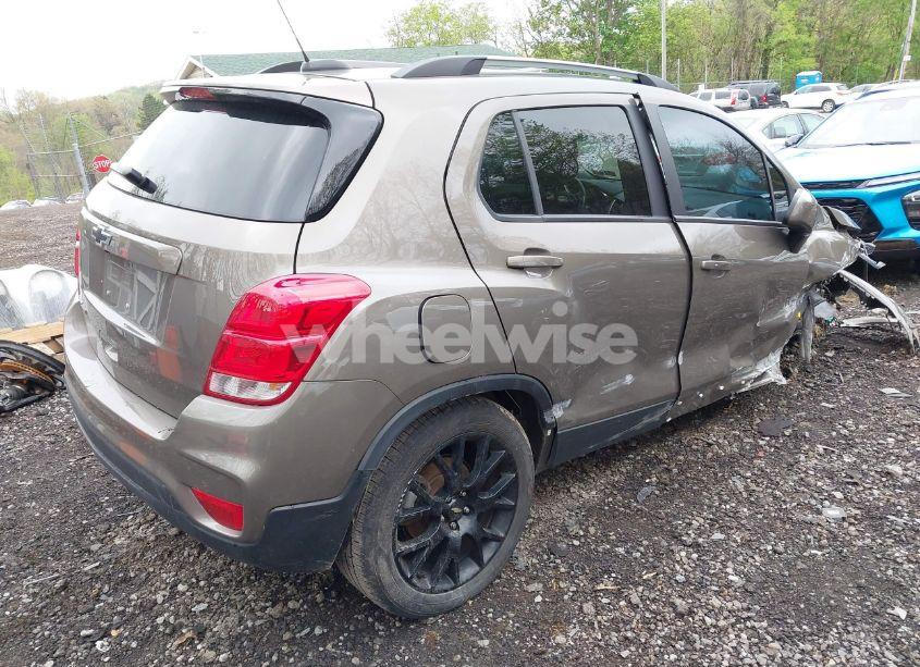 Photo 4 of 2022 Chevrolet Trax AWD LT (VIN KL7CJPSM7NB541431)