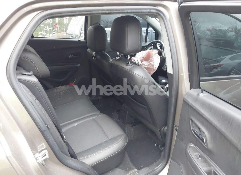 Photo 8 of 2022 Chevrolet Trax AWD LT (VIN KL7CJPSM7NB541431)