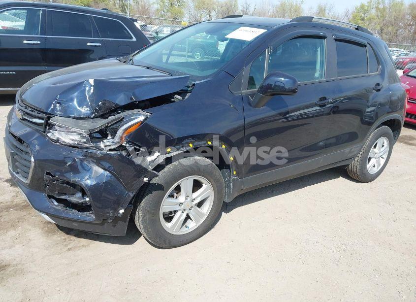 Photo 2 of 2022 Chevrolet Trax AWD LT (VIN KL7CJPSM7NB568709)