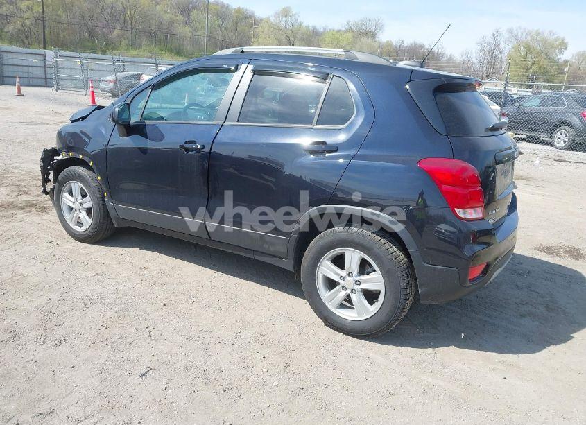 Photo 3 of 2022 Chevrolet Trax AWD LT (VIN KL7CJPSM7NB568709)