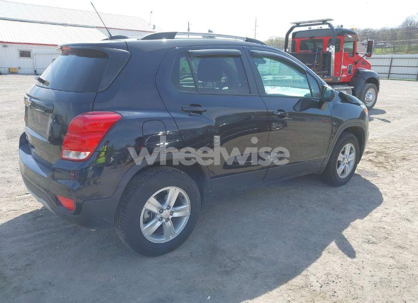 Photo 4 of 2022 Chevrolet Trax AWD LT (VIN KL7CJPSM7NB568709)