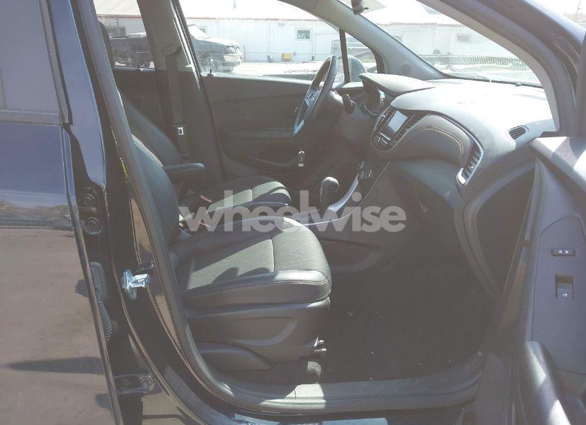 Photo 5 of 2022 Chevrolet Trax AWD LT (VIN KL7CJPSM7NB568709)