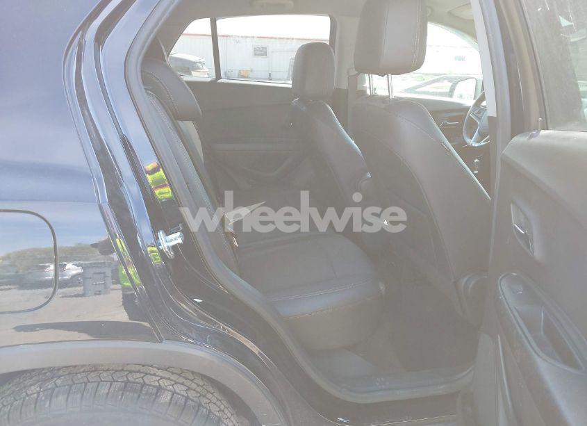 Photo 8 of 2022 Chevrolet Trax AWD LT (VIN KL7CJPSM7NB568709)