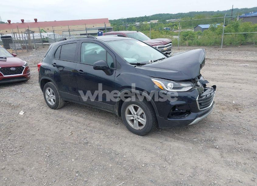 2022 Chevrolet Trax AWD LT (VIN KL7CJPSM9NB516854) main photo