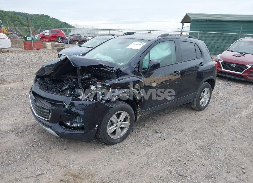 Photo 2 of 2022 Chevrolet Trax AWD LT (VIN KL7CJPSM9NB516854)