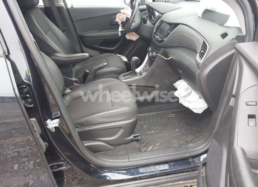 Photo 5 of 2022 Chevrolet Trax AWD LT (VIN KL7CJPSM9NB516854)