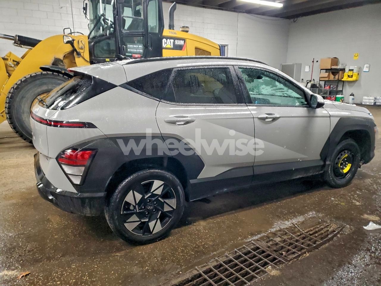 Photo 3 of 2024 HYUNDAI KONA SEL (VIN KM8HBCAB0RU179737)