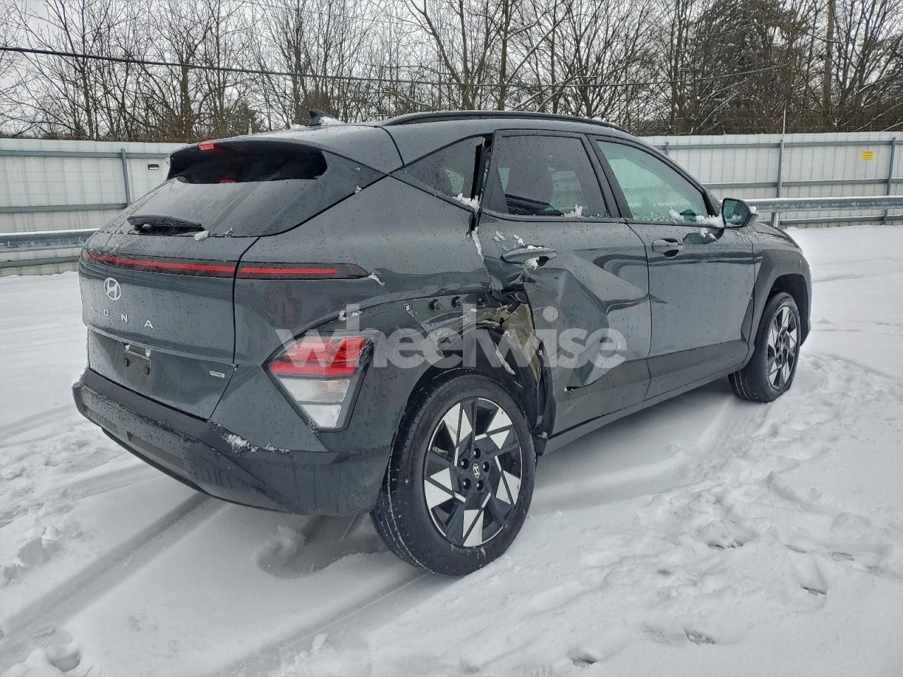 Photo 3 of 2025 HYUNDAI KONA SEL (VIN KM8HBCAB7SU290369)