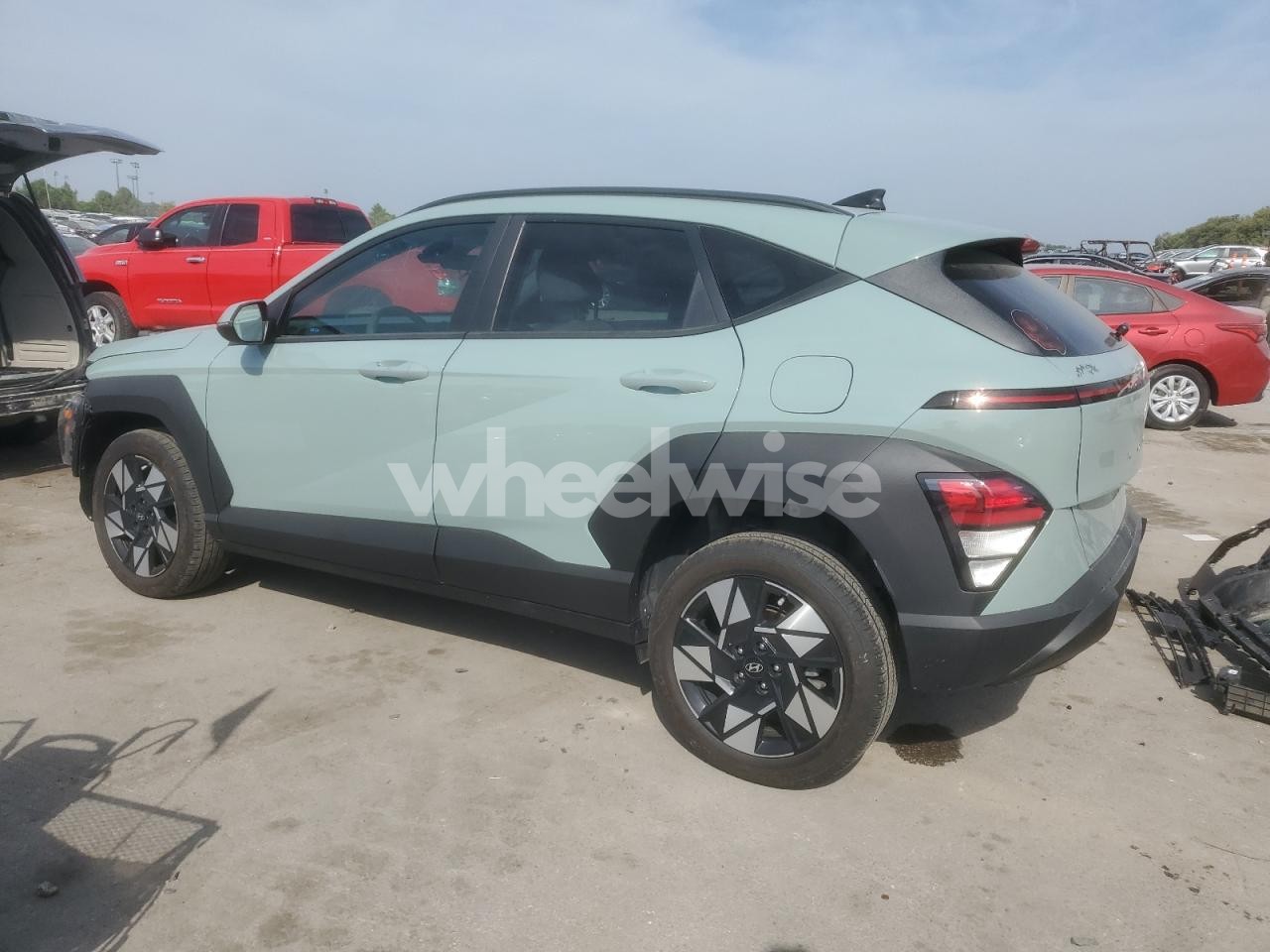 Photo 2 of 2024 HYUNDAI KONA SEL (VIN KM8HCCAB6RU149977)
