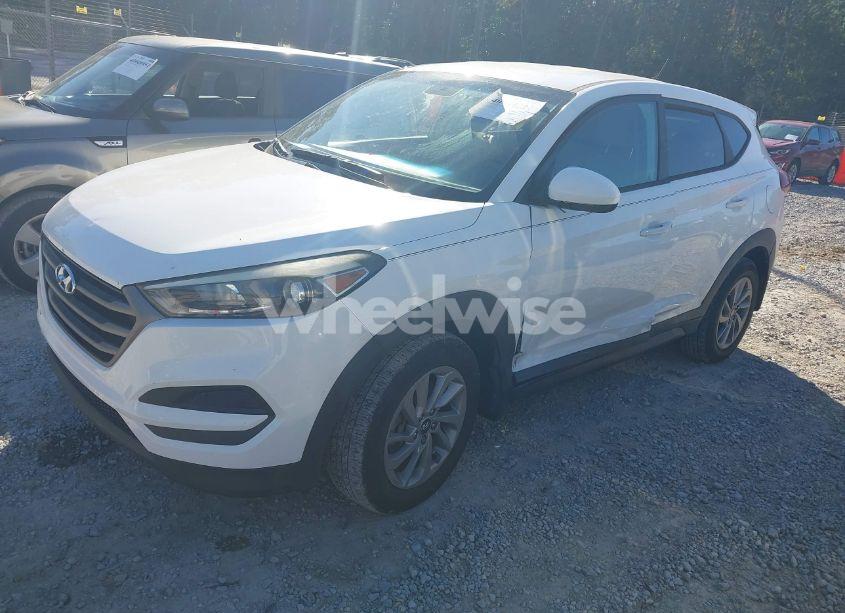 Photo 2 of 2016 Hyundai Tucson SE (VIN KM8J23A40GU063387)