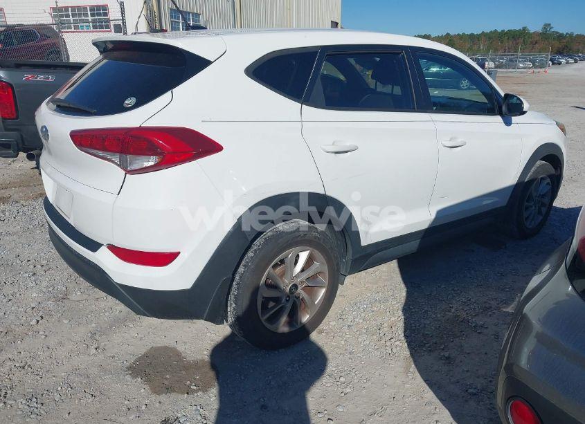 Photo 4 of 2016 Hyundai Tucson SE (VIN KM8J23A40GU063387)