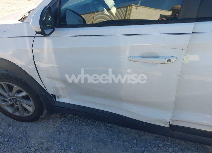 Photo 6 of 2016 Hyundai Tucson SE (VIN KM8J23A40GU063387)