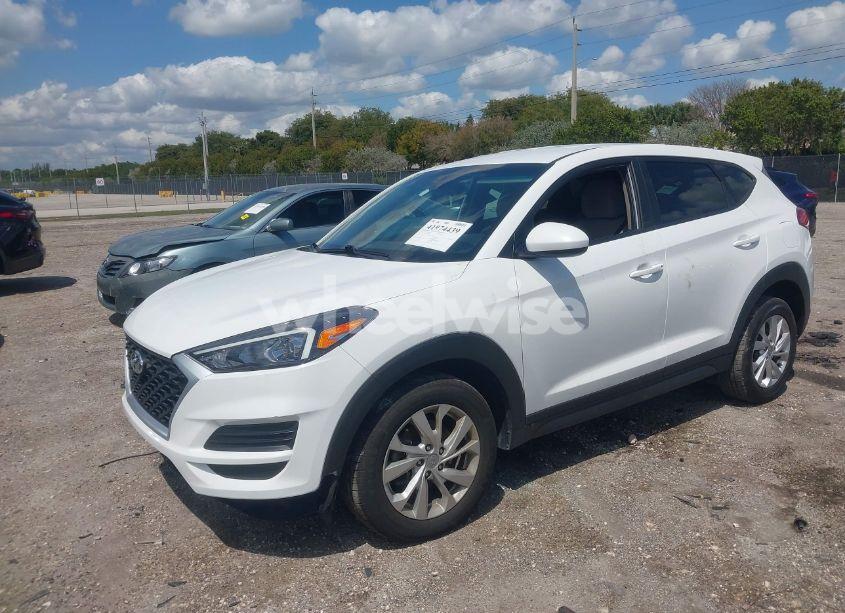 Photo 2 of 2020 Hyundai Tucson SE (VIN KM8J23A40LU202931)
