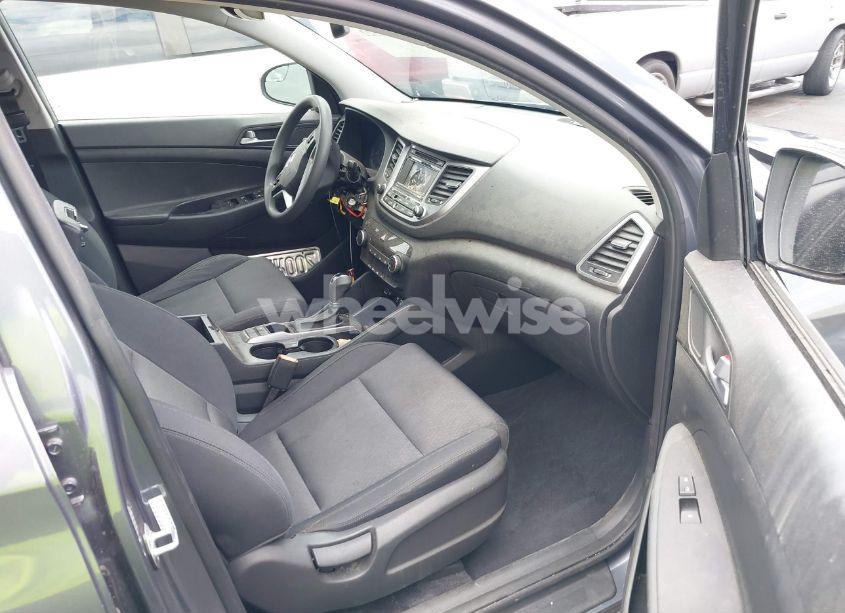 Photo 5 of 2017 Hyundai Tucson SE (VIN KM8J23A41HU423462)