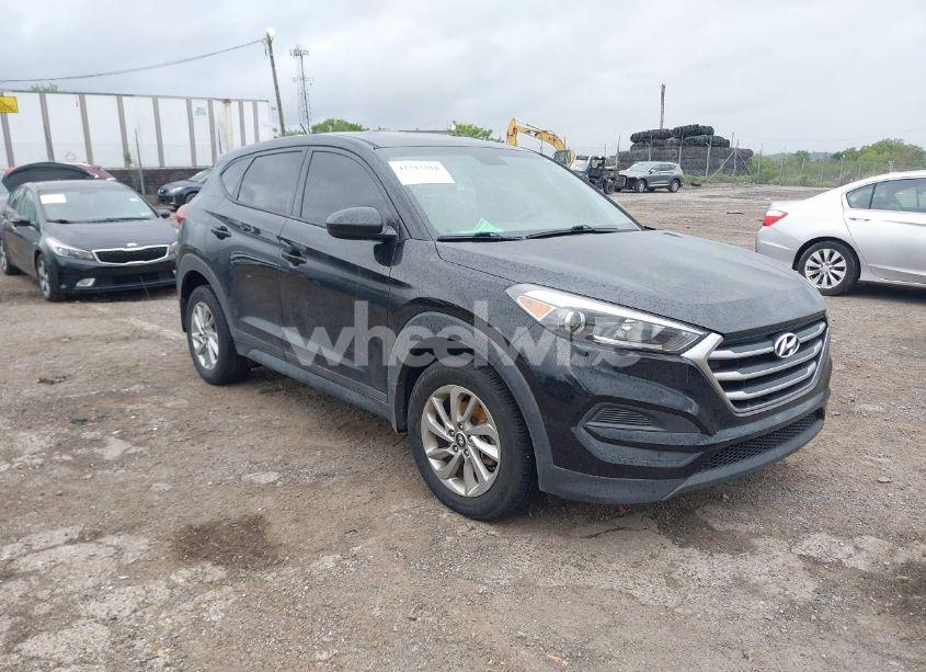 2018 Hyundai Tucson SE (VIN KM8J23A41JU772319) main photo