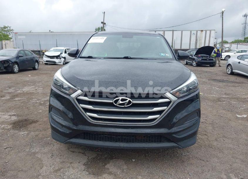 Photo 11 of 2018 Hyundai Tucson SE (VIN KM8J23A41JU772319)