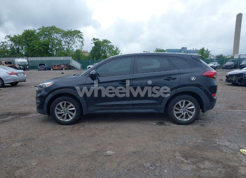 Photo 13 of 2018 Hyundai Tucson SE (VIN KM8J23A41JU772319)