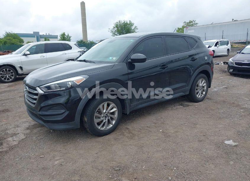 Photo 2 of 2018 Hyundai Tucson SE (VIN KM8J23A41JU772319)