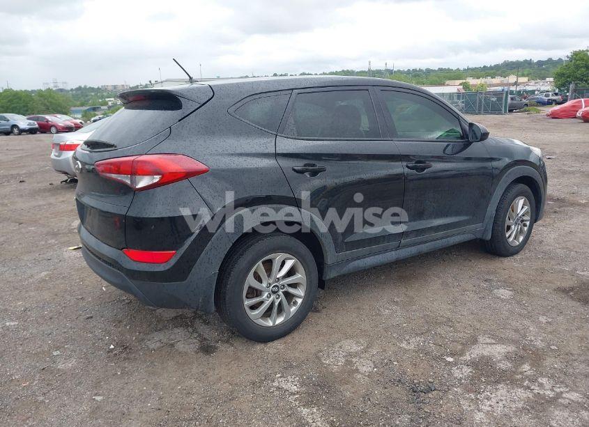 Photo 4 of 2018 Hyundai Tucson SE (VIN KM8J23A41JU772319)