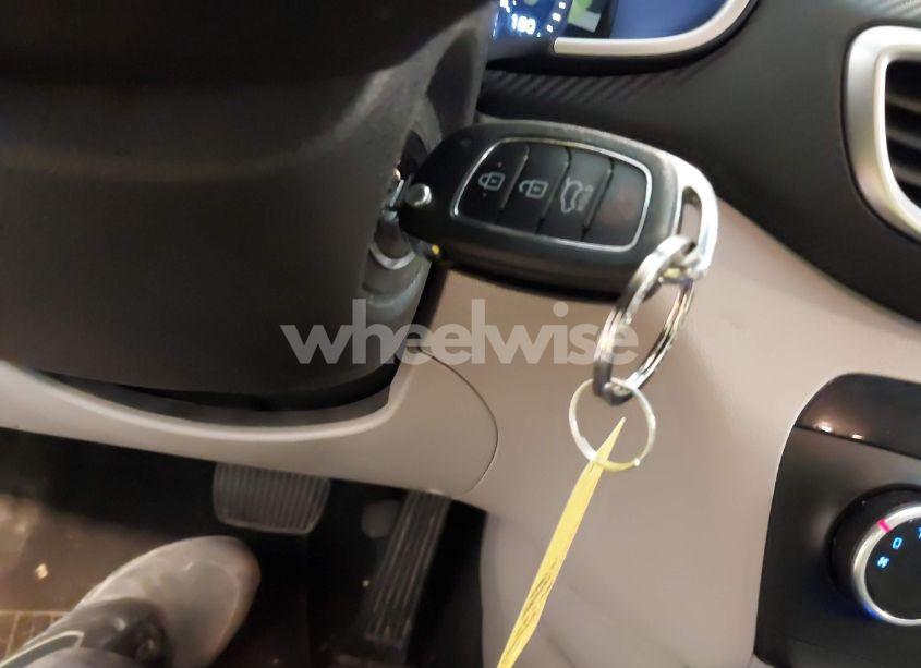 Photo 11 of 2019 Hyundai Tucson SE (VIN KM8J23A41KU857484)