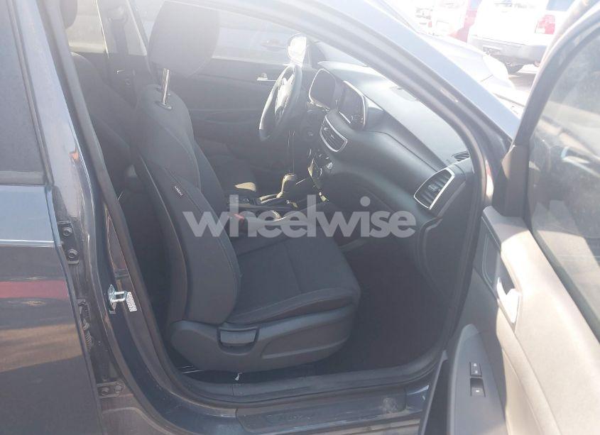 Photo 5 of 2020 Hyundai Tucson SE (VIN KM8J23A41LU181796)