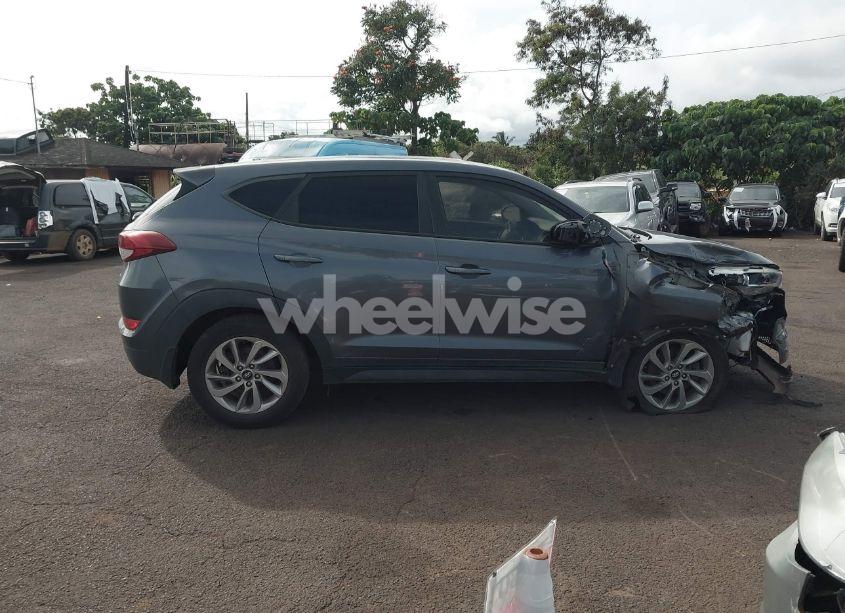 Photo 12 of 2018 Hyundai Tucson SE (VIN KM8J23A42JU624681)