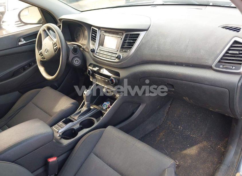 Photo 5 of 2018 Hyundai Tucson SE (VIN KM8J23A42JU624681)