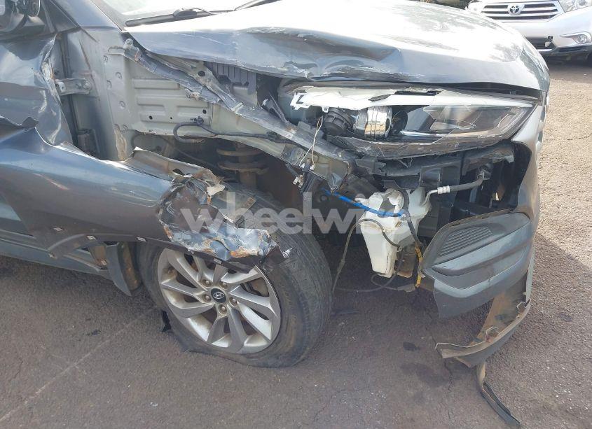 Photo 6 of 2018 Hyundai Tucson SE (VIN KM8J23A42JU624681)