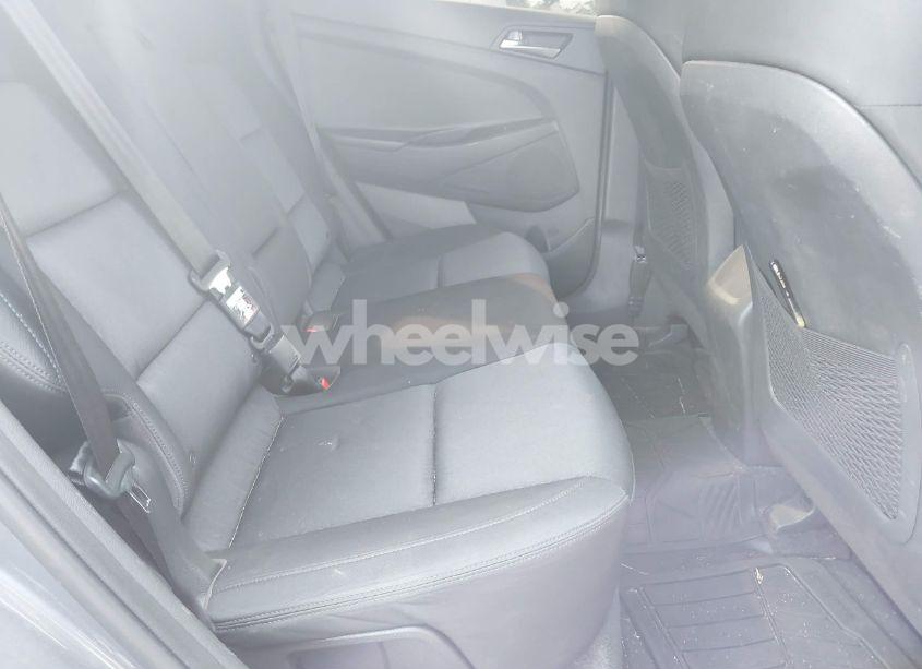 Photo 8 of 2018 Hyundai Tucson SE (VIN KM8J23A42JU624681)