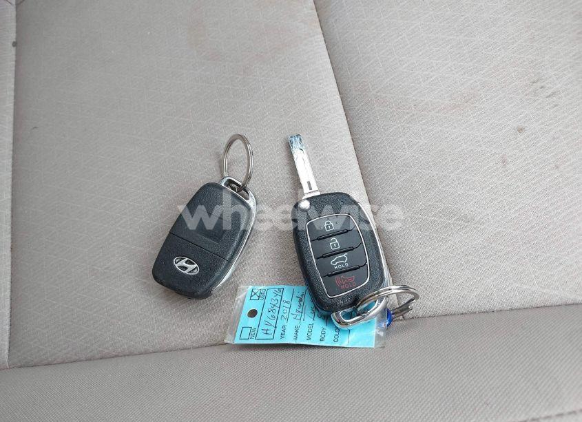 Photo 11 of 2018 Hyundai Tucson SE (VIN KM8J23A42JU684346)