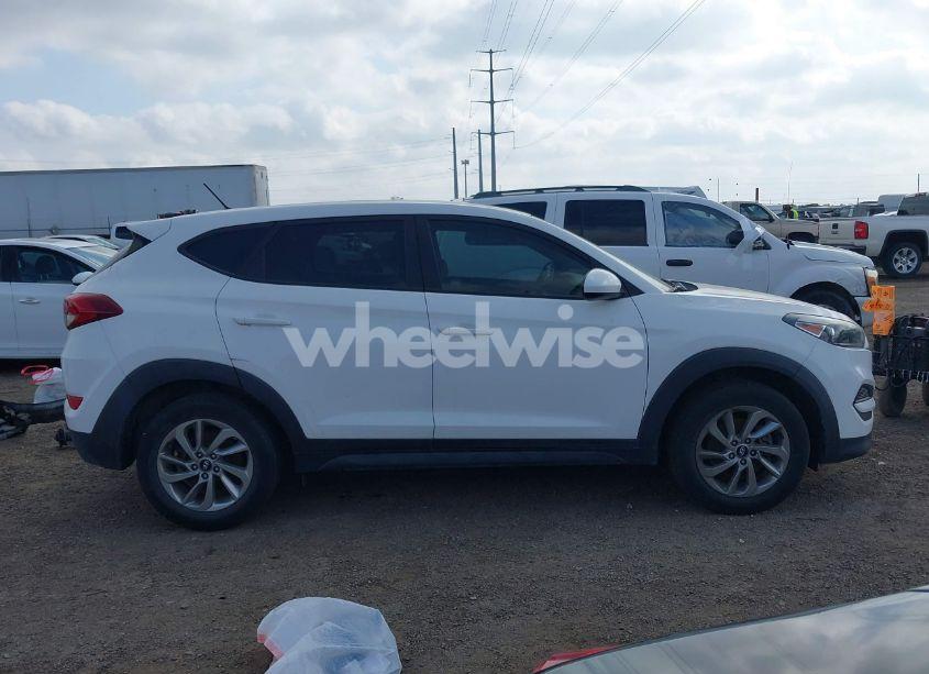 Photo 14 of 2018 Hyundai Tucson SE (VIN KM8J23A42JU684346)