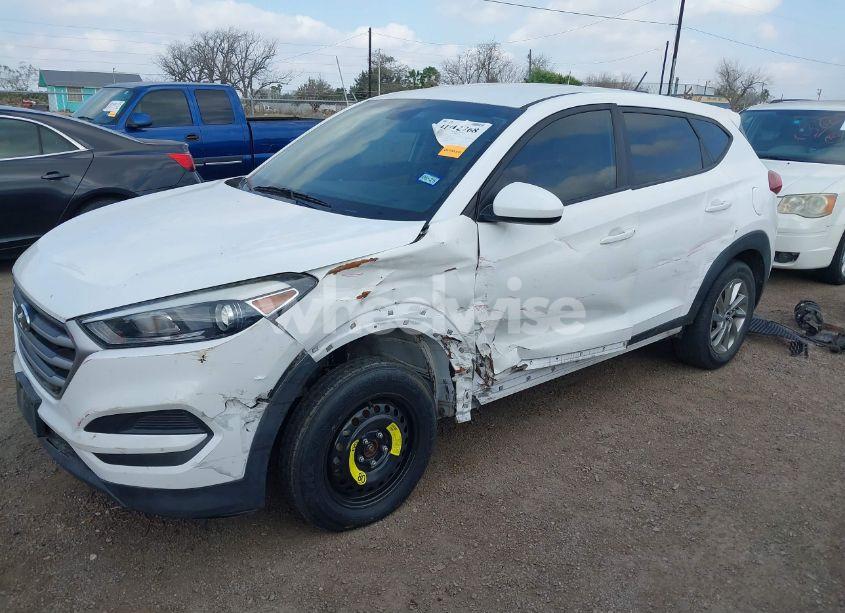 Photo 2 of 2018 Hyundai Tucson SE (VIN KM8J23A42JU684346)