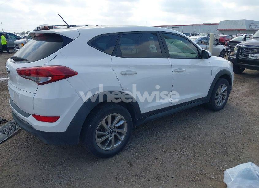 Photo 4 of 2018 Hyundai Tucson SE (VIN KM8J23A42JU684346)