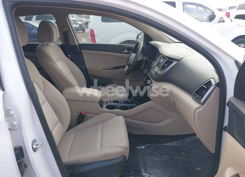 Photo 5 of 2018 Hyundai Tucson SE (VIN KM8J23A42JU684346)