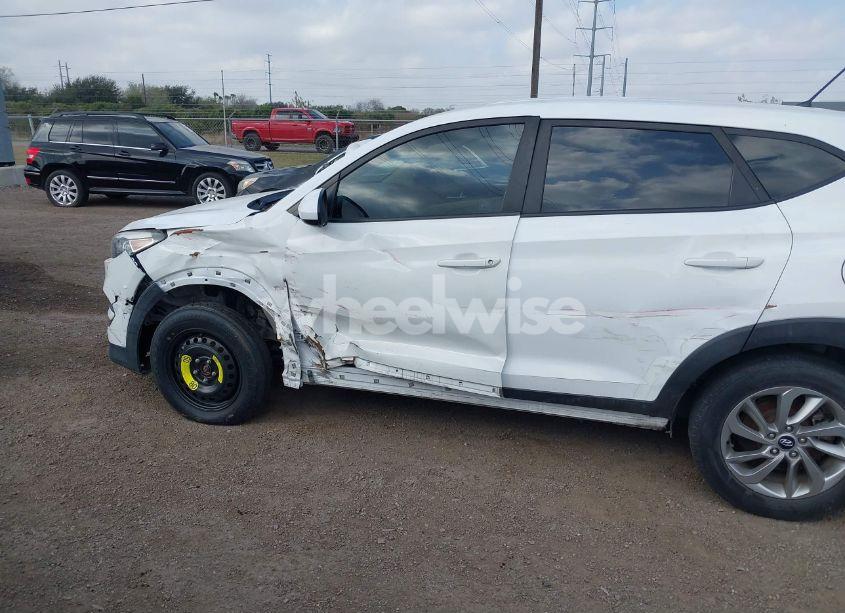 Photo 6 of 2018 Hyundai Tucson SE (VIN KM8J23A42JU684346)