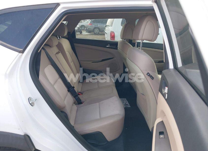 Photo 8 of 2018 Hyundai Tucson SE (VIN KM8J23A42JU684346)