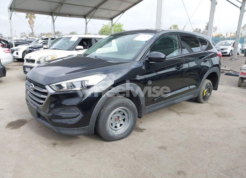Photo 2 of 2017 Hyundai Tucson SE (VIN KM8J23A44HU555969)