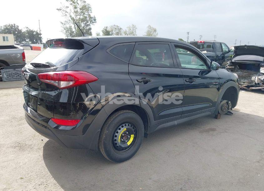 Photo 4 of 2017 Hyundai Tucson SE (VIN KM8J23A44HU555969)