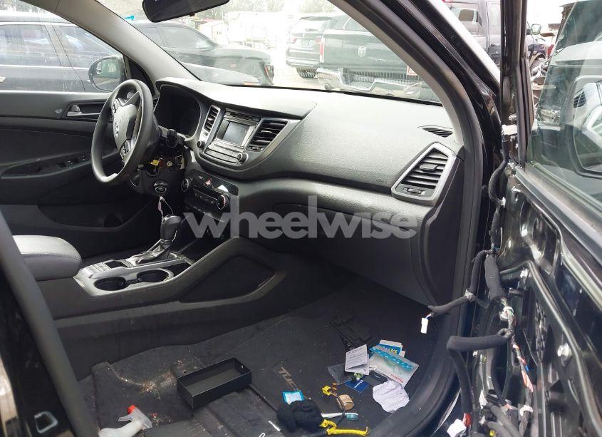 Photo 5 of 2017 Hyundai Tucson SE (VIN KM8J23A44HU555969)