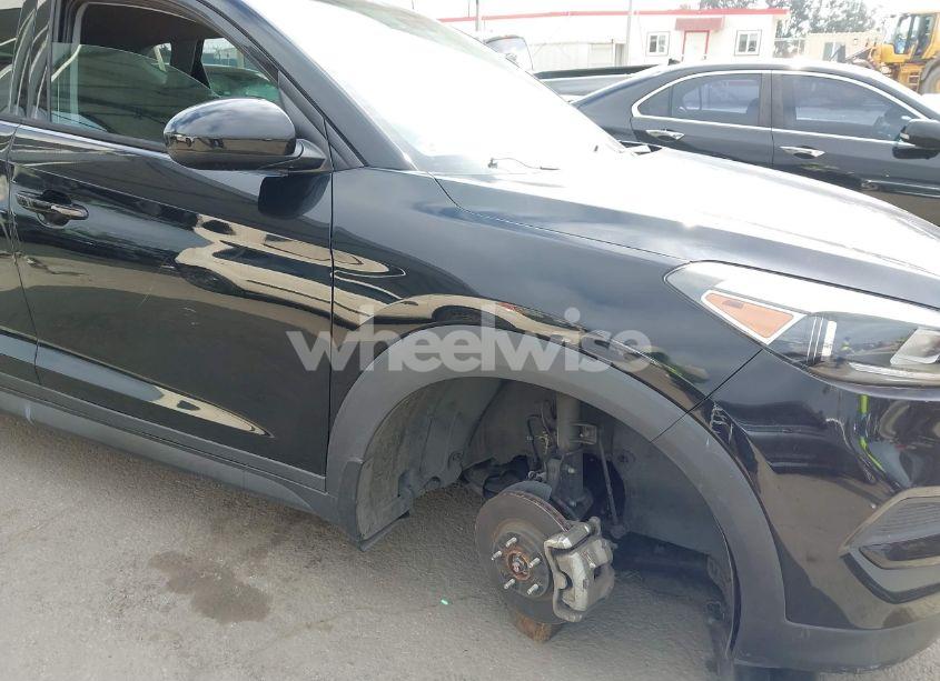 Photo 6 of 2017 Hyundai Tucson SE (VIN KM8J23A44HU555969)