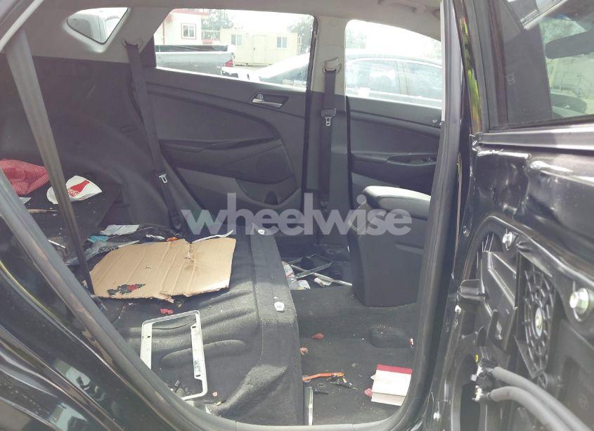 Photo 8 of 2017 Hyundai Tucson SE (VIN KM8J23A44HU555969)